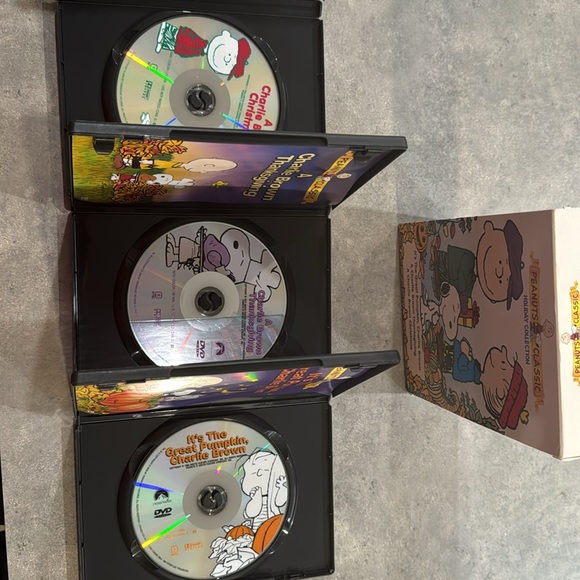 Peanuts Holiday Collection dvd set - Picture 4 of 6